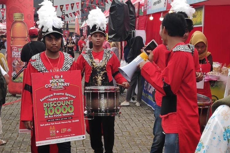 Parade Program Happy Hour di Pucuk Coolinary Festival, Medan, Sumatera Utara.