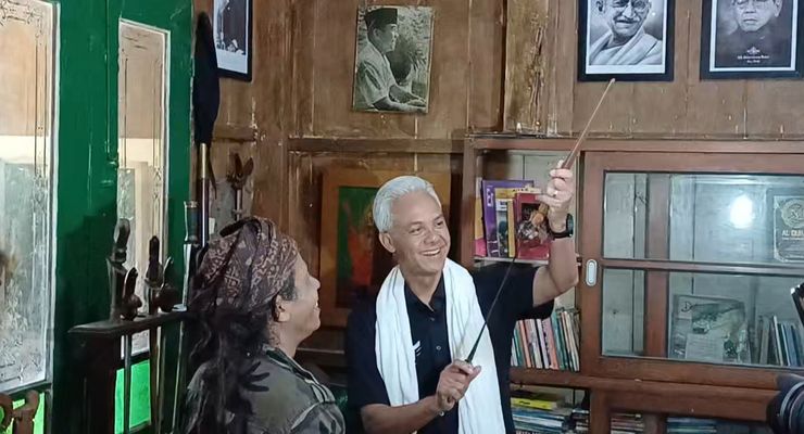 Sowan ke Budayawan, Ganjar Sebut Pembajakan Buku dan Lagu Harus Ditindak secara Hukum