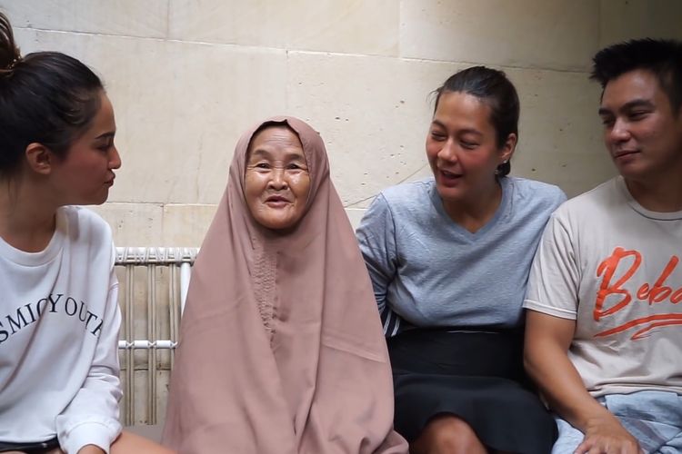 Nenek Iro dipertemukan dengan idolanya, artis Marshanda lewat tayangan channel Youtube Baim Paula yang diunggah pada Jumat (18/10/2019).