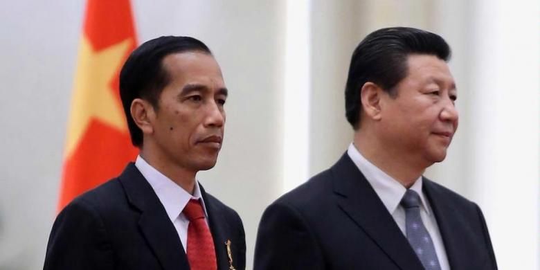 Presiden Joko Widodo (kiri) bersama Presiden China Xi Jinping saat upacara penyambutan kenegaraan di Great Hall of the People di Beijing, Kamis (26/3/2015).