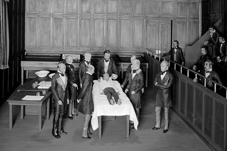 Diorama sejarah anestesi, penggunaan eter sebagai obat bius untuk operasi yang dilakukan William Thomas Green Morton, dokter gigi asal Amerika Serikat.