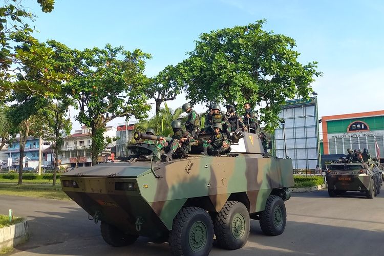 Pasukan TNI setelah latihan tempur di Kota Yogyakarta berkumpul di Jogja Expo Center (JEC), Sabtu (5/3/2022)