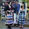 Bagaimana Cara Mudah Mengenakan Kain Tenun Tradisional?