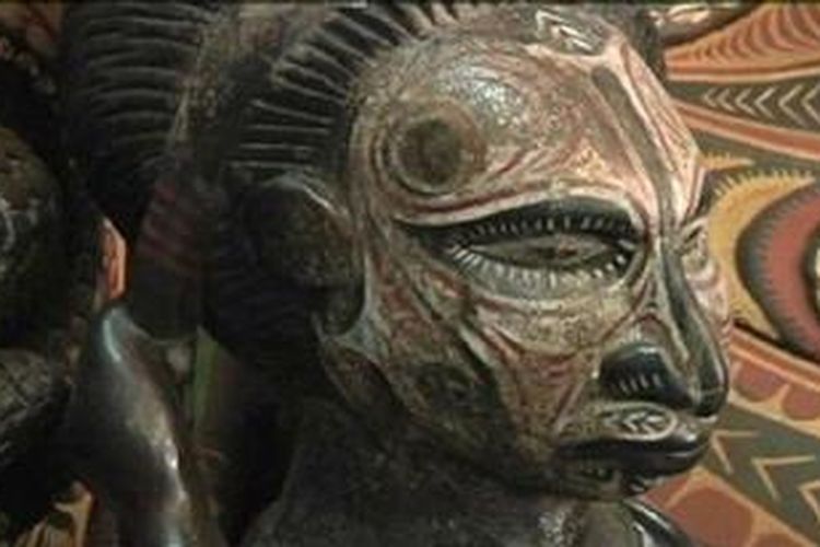 Patung dari Papua Nugini. Di Papua Nugini, kepercayaan atas ilmu sihir, atau sanguma, sangat tersebar luas.