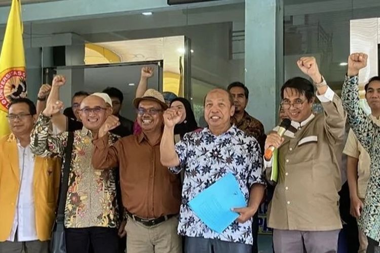 Sivitas Akademika ULM Banjarmasin, Kalsel menggelar Deklarasi Kebangsaan untuk Pemilu Bermartabat di Halaman Rektorat yang dihadiri Senat ULM, Dosen dan mahasiswa, Jumat (2/2/2024).