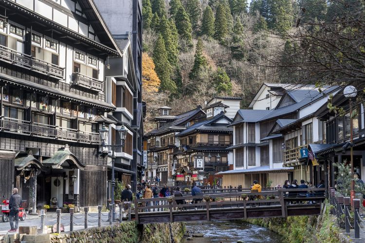 Ginzan Onsen di Yamagata Jepang, mirip dengan kota onsen Spirited Away.