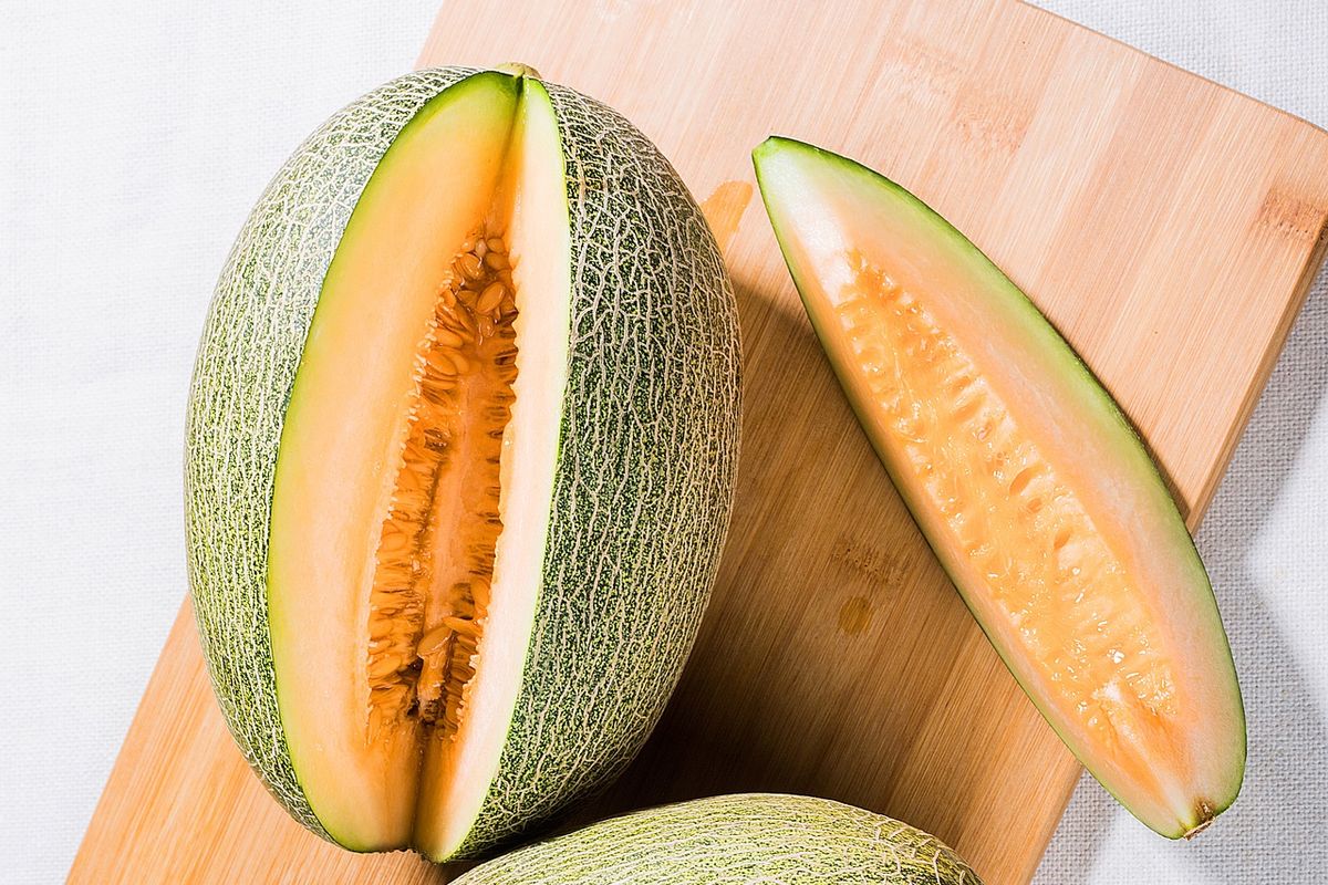 ilustrasi blewah. Manfaat buah blewah untuk kesehatan. Buah melon musim panas ini kaya nutrisi, mengandung vitamin A dan vitamin C yang tinggi yang bermanfaat untuk kesehatan tubuh.