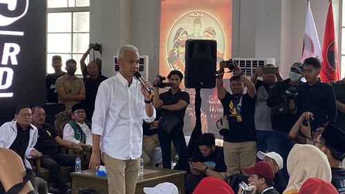 Cerita PDI-P Jadi Oposisi 10 Tahun, Ganjar Ajak Relawan di Surabaya Bantu Menangkan Pilpres 2024