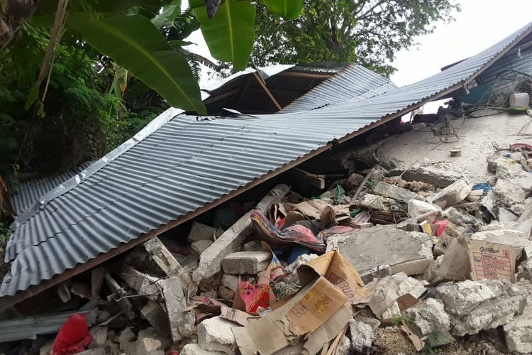 Rumah salah satu warga di Kecamatan Amarasi Selatan, Kabupaten Kupang, NTT yang rusak akibat gempa dengan magnitudo 5,5