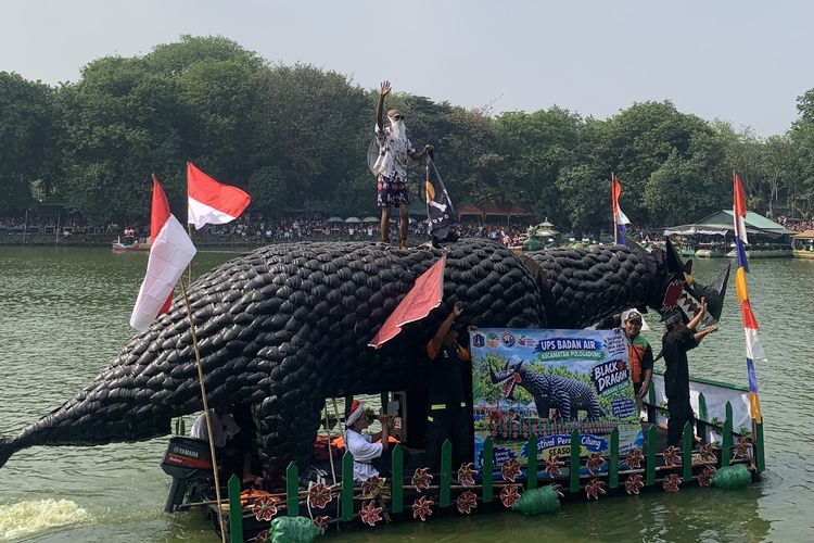 Disulap dari Sampah, 43 Perahu Unik di Danau Sunter Jakut Bikin Warga Ketagihan Menaikinya