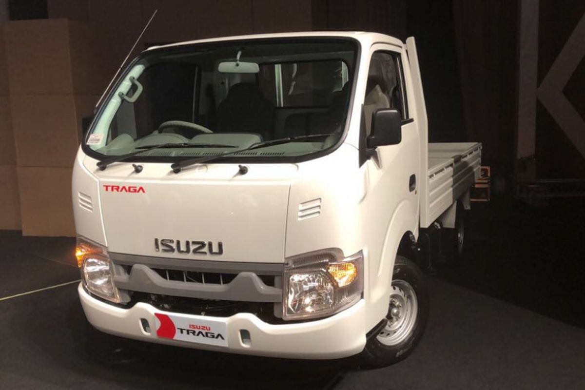 Pikap medium Isuzu Traga yang punya bodi open cargo dan box debut dunia di Jakarta, Senin (23/4/2018).