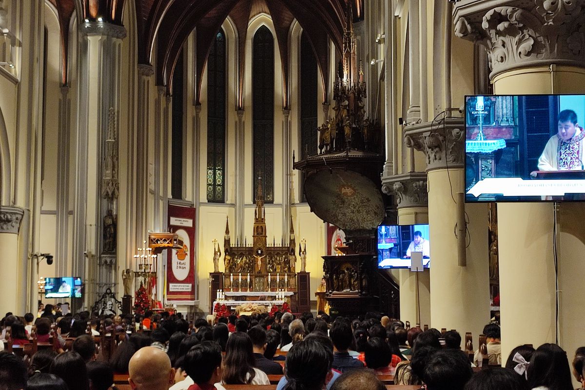 Gereja Katedral Jakarta Adakan Tiga Kali Misa Natal