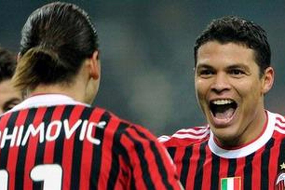 Striker AC Milan, Zlatan Ibrahimovic, dan bek Thiago Silva. Keduanya dijual Presiden Milan Silvio Berlusconi ke PSG.