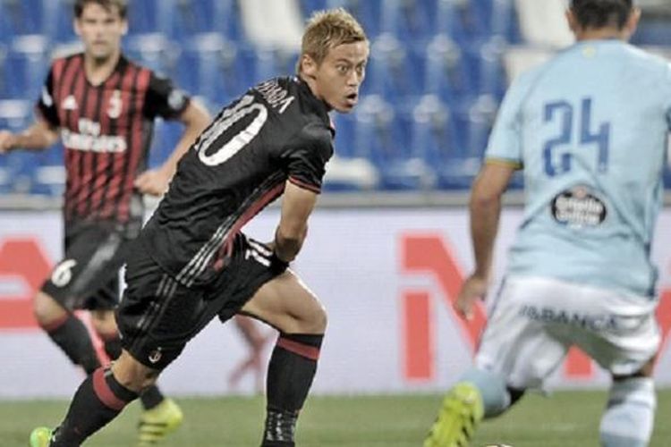 Gelandang AC Milan, Keisuke Honda, tampil pada laga Trofeo TIM di Mapei Stadium, Reggio Emilio, pada Rabu (10/8/2016) atau Kamis dini hari WIB.