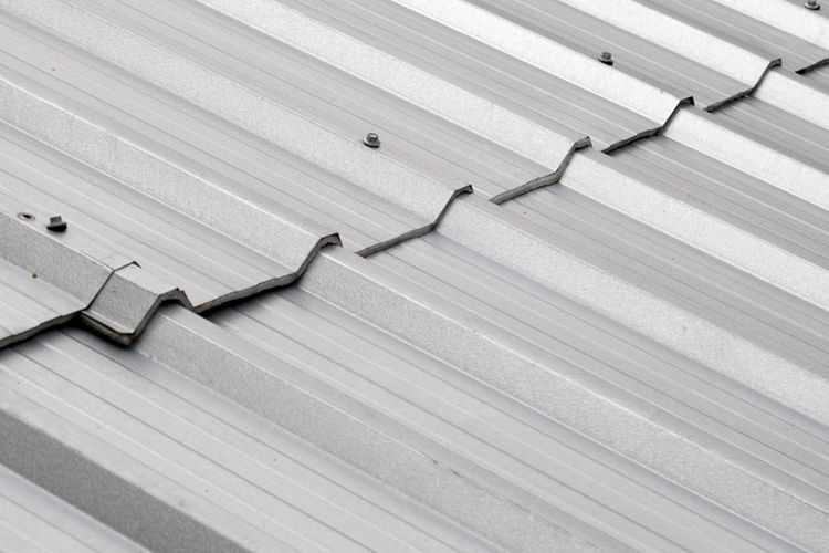 Ilustrasi atap rumah berbahan logam.