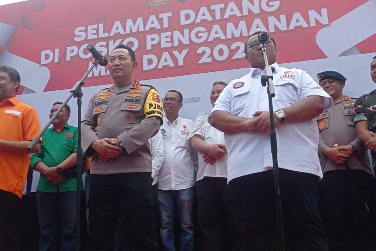 Kapolri Jenderal Listyo Sigit Prabowo dan Presiden Konfederasi Serikat Pekerja Seluruh Indonesia (KSPSI) Andi Gani Nena Wea di GBK, Jakarta, Rabu (1/5/2024).