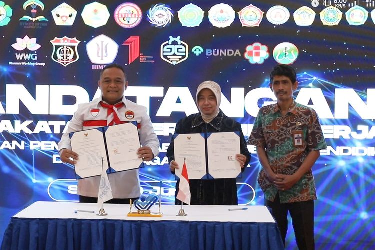 Pemkab Purworejo bersama BP2MI melakukan penandatanganan nota kesepakatan (MoU) tentang penempatan dan perlindungan pekerja migran Indonesia Kabupaten Purworejo. 
