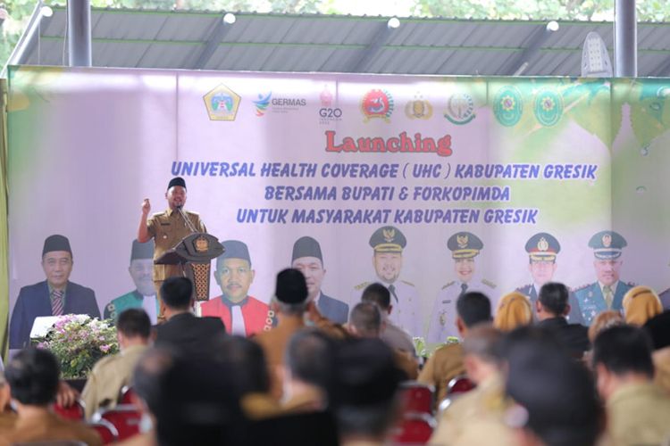 Bupati Gresik Fandi Akhmad Yani, saat memberikan sambutan pada launcing sistem Universal Health Coverage (UHC) untuk warga Gresik, Selasa (4/10/2022).