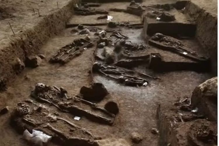 Peneliti di Pusat Riset Arkeometri, Badan Riset dan Inovasi Nasional dan ahli lainnya menemukan berbagai artefak, hingga sisa-sisa tubuh manusia modern di situs prasejarah di Gua Harimau. 