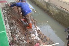 Pemkot Depok Perbaiki Turap Rumah yang Jebol Hanya Pakai Bambu dan Karung Pasir, Ini Alasannya