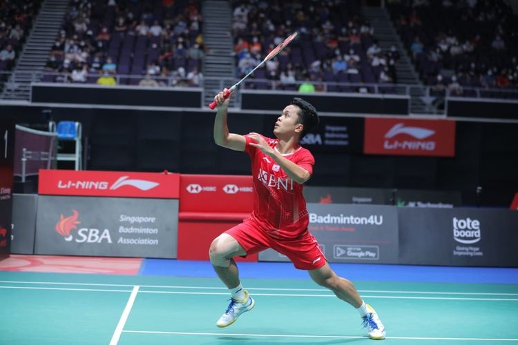 Tunggal putra Indonesia Anthony Sinisuka Ginting saat beraksi pada Singapore Open 2022 yang berlangsung dari 12 Juli hingga 17 Juli 2022.