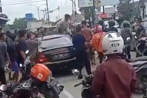 Berawal dari Ribut dengan Juru Parkir, Mercedes Benz di Bantul Dirusak Massa