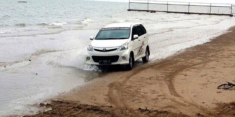 Pantai Lamaru, salah satu tempat wisata di Balikpapan yang bisa dikunjungi saat singgah di kota tersebut.