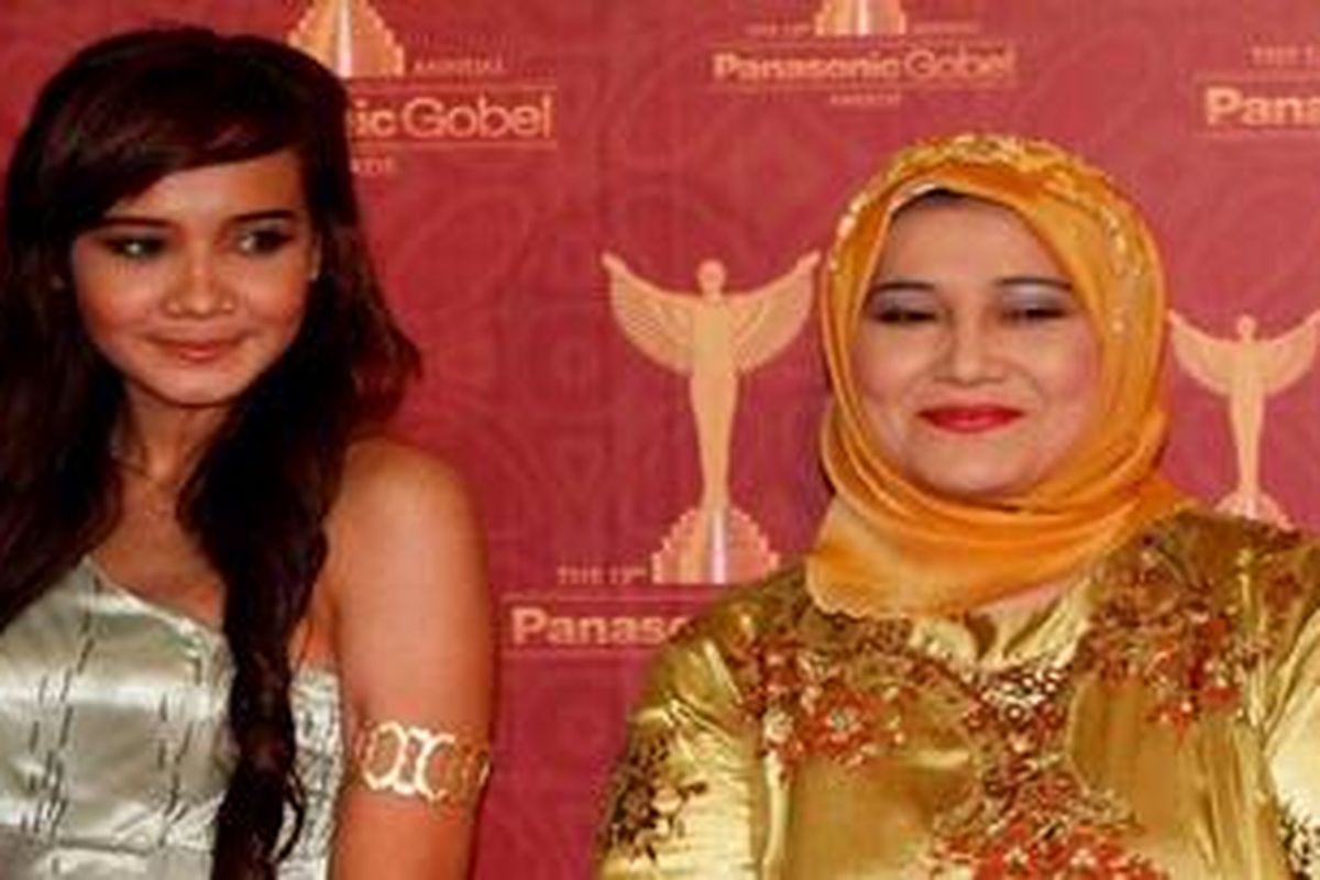 Zaskia Sungkar (kiri) dan ibunya, Fenny Bauty
