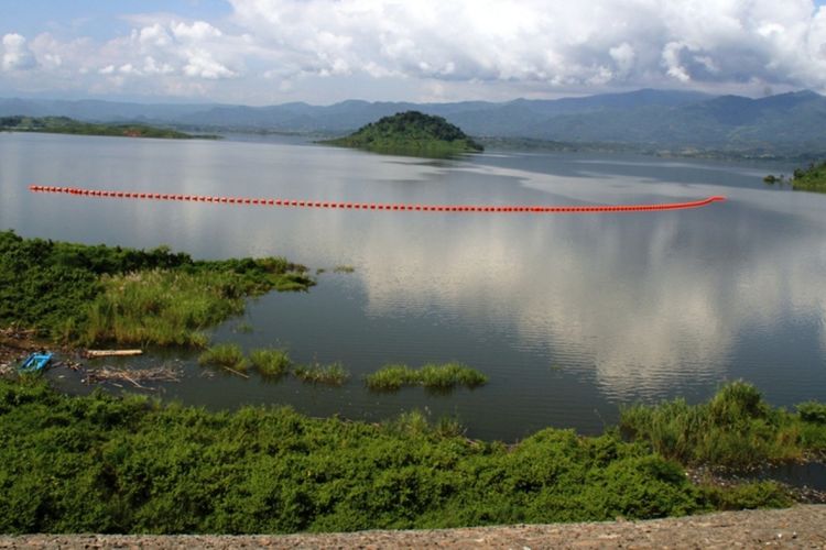 Potensi pariwisata Waduk Jatigede belum ditunjang infrastruktur jalan. Hingga saat ini, jalan menuju sejumlah objek wisata Waduk Jatigede masih buruk.