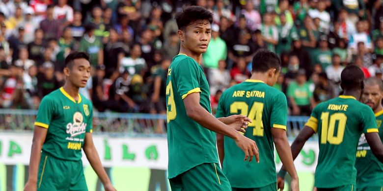 Wow! Persebaya Krisis Bek Kanan, Aji Santoso Utakatik Posisi Pemain