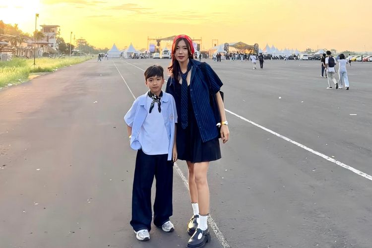 Rosita, ibu tunggal, menceritakan perjalanannya menjalani banyak peran, menghadapi rasa bersalah, dan membangun hidup bersama anaknya.