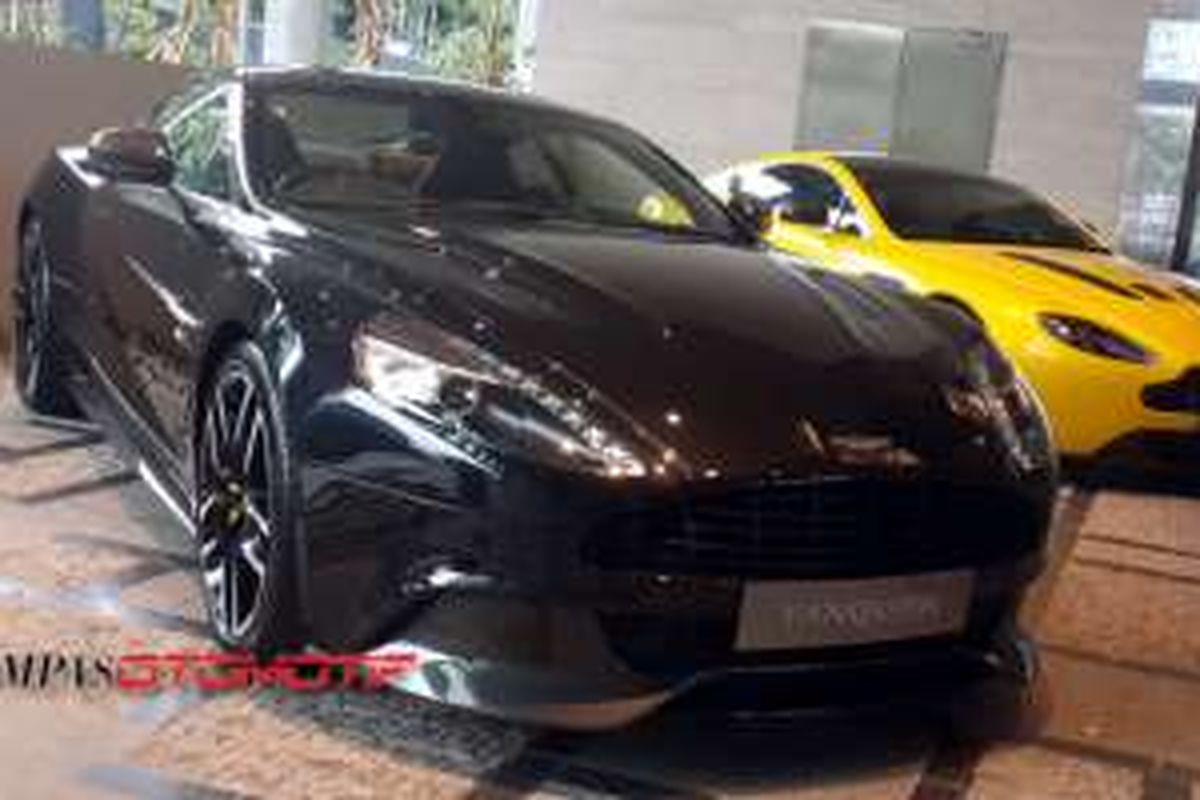 Aston Martin Vanquish Carbon Edition, hanya satu unit.