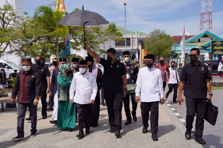 Wakil Presiden (Wapres) Republik Indonesia, KH Ma’ruf Amin melakukan kunjungan kerja di Sulawesi Selatan (Sulsel) di Kabupaten Wajo dan Kota Makassar.