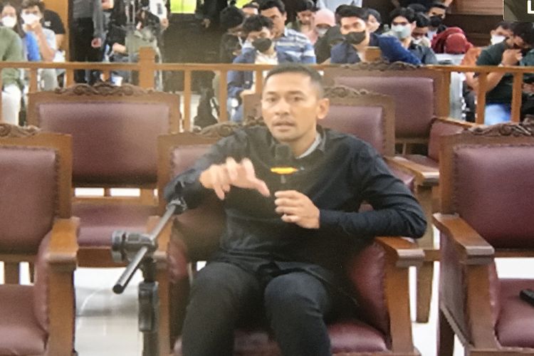 AKBP Ari Cahya Nugraha atau Acay dihadirkan jaksa penuntut umum (JPU) dalam sidang kasus obstruction of justice atau perintangan proses penyidikan terkait perkara dugaan pembunuhan berencana terhadap Nofriansyah Yosua Hutabarat atau Brigadir J untuk terdakwa Hendra Kurniawan dan Agus Nurpatria di Pengadilan Negeri (PN) Jakarta Selatan, Kamis (27/10/2022).