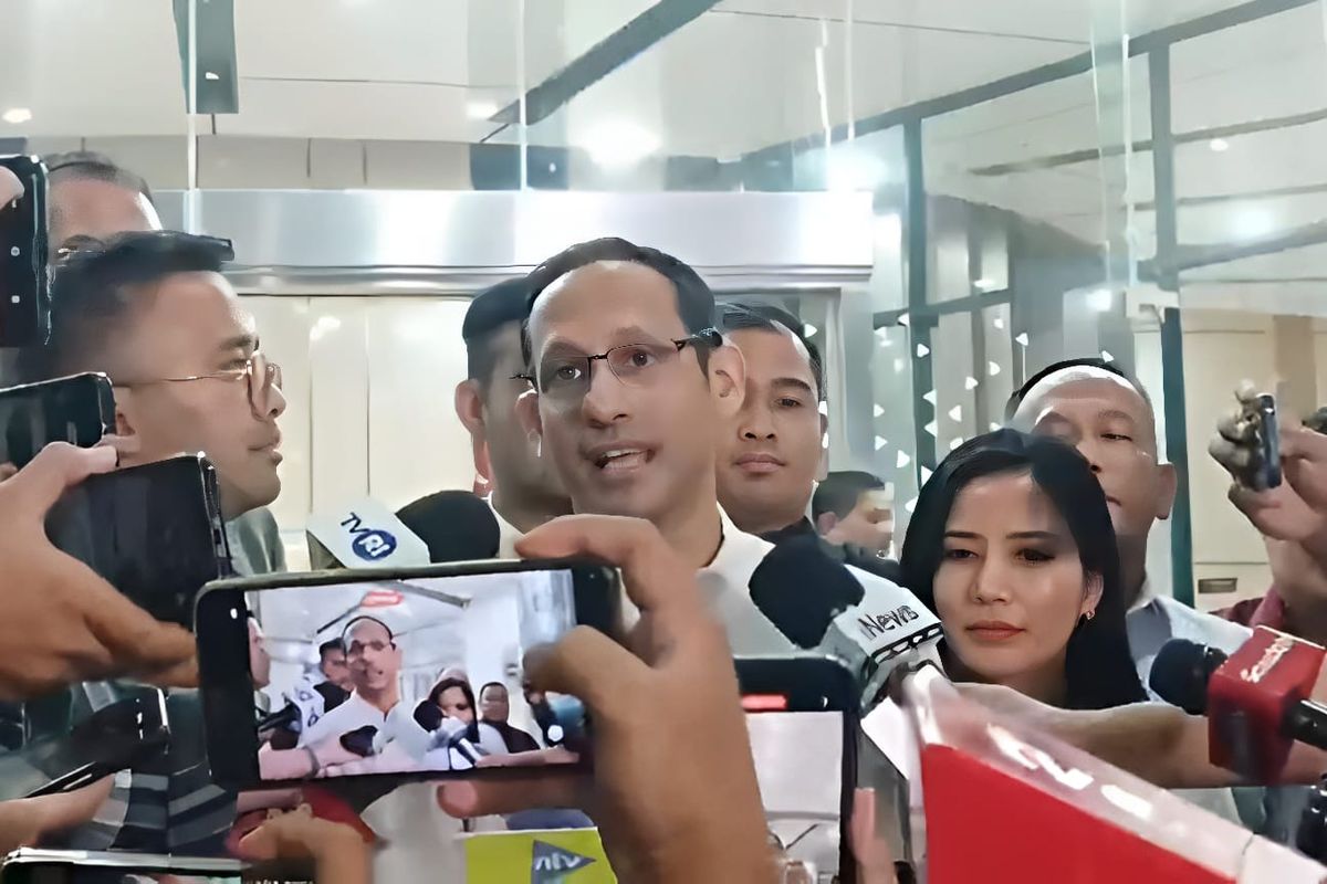 Eks Mendikbudristek Nadiem Makarim usai diperiksa oleh penyidik Kejaksaan Agung, Jakarta, Selasa (15/7/2025). 