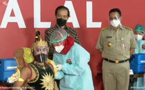 Indonesia Highlights: Countries Struggle to Get Covid-19 Vaccine Supply, Says Indonesian Minister | Indonesian Coast Guard Warns Greek-Flagged Tanker for Loitering in Maluku Waters | Indonesia’s Villa