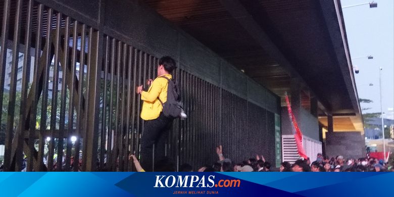 Demo di Belakang Gedung DPR RI, Mahasiswa Nyatakan Kecewa pada Pemerintahan Jokowi