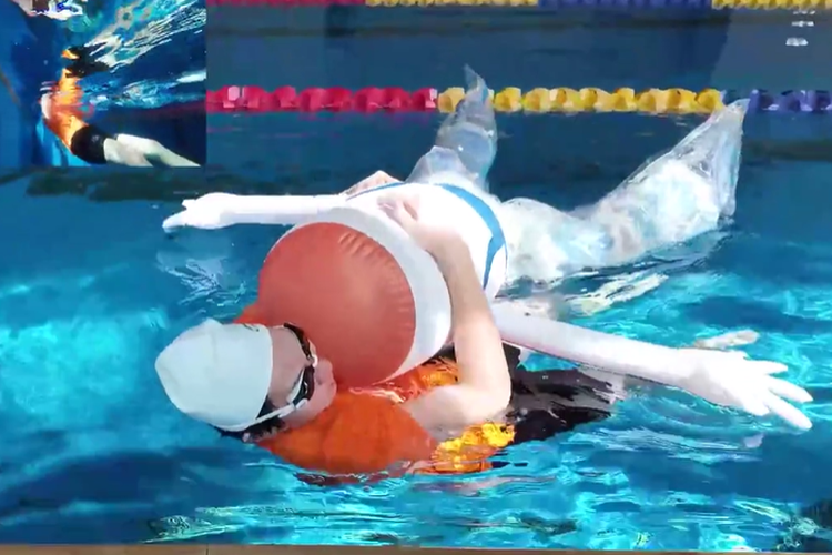 Robot GrowHR yang bisa menyelamatkan manusia ketika tenggelam di kolam renang.