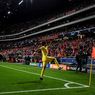 Kata Andrew Robertson Soal Serangan Geretan Fans Benfica: Mungkin Mereka Akan Berhenti Merokok!