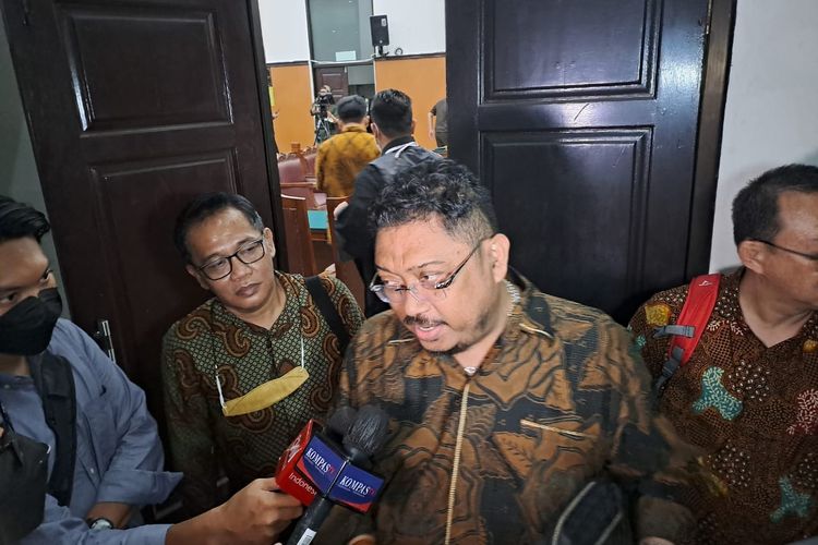 Pengacara Kuat Ma'ruf, Irwan Irawan, saat ditemui di Pengadilan Negeri Jakarta Selatan, Senin (17/10/2022). 