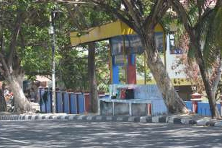 Dua tas yang dicurigai bom diletakkan di halte sekolah SMP 2 dan SMK 1 Ternate, Maluku Utara, Kamis (18/2/2016)