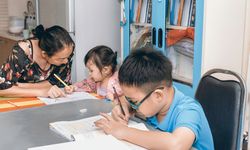 Sejauh Mana Orangtua Bisa Membantu Mengerjakan PR Anak?