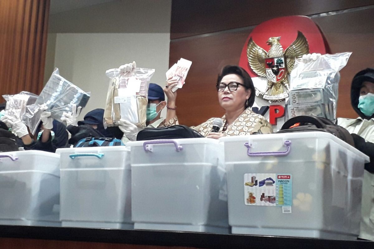 Uang miliaran yang disita KPK dari OTT Direktur Jenderal Hubungan Laut (Dirjen Hubla) Kementerian Perhubungan, Antonius Tonny Budiono, Kamis (24/8/2017)