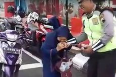 Kronologi Emak-emak Gigit Polisi Gara-gara Tak Terima Ditilang