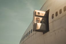 Awas Berakibat Fatal, Jangan Buka Pintu Darurat Pesawat Sembarangan