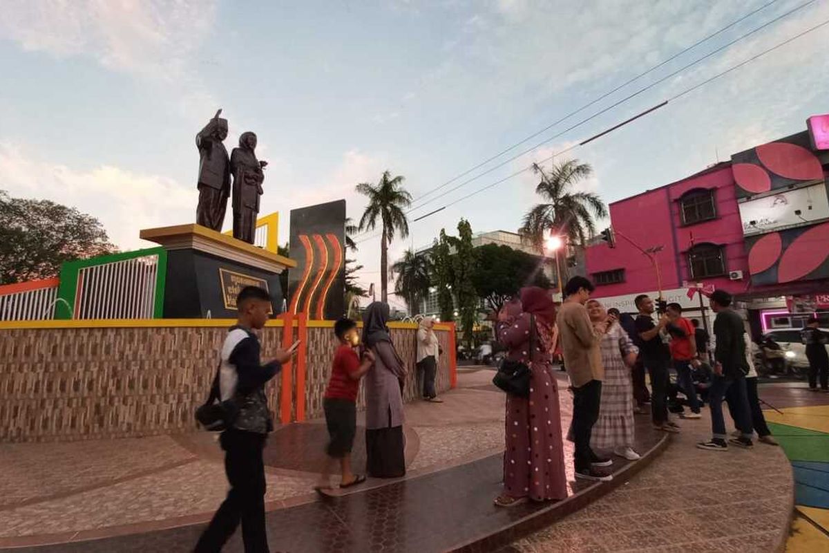Gelisah Tunggu KM. Prince Soya Dibenahi, Penumpang Takjub Dengan Indahnya Kota BJ. Habibie