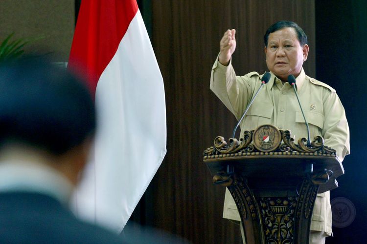 Menhan Prabowo Subianto saat berbicara pada Seminar TNI AD VI Tahun 2022 di Sekolah Staf dan Komando Angkatan Darat (Seskoad) Bandung, Jawa Barat, Senin (27/6/2022).