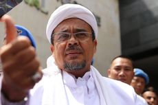 Seusai Diperiksa, Rizieq Langsung Hampiri Massa FPI