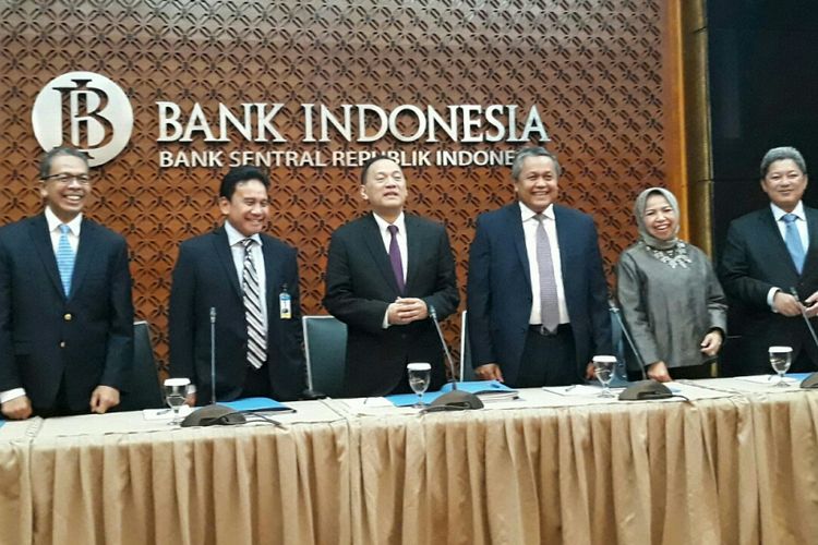 Konferensi pers Rapat Dewan Gubernur Bank Indonesia (BI) di Jakarta, Kamis (15/2/2018).