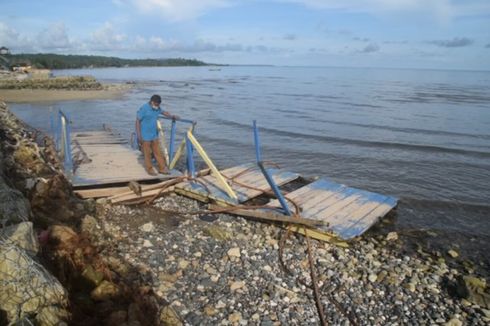 Belum Setahun Sejak Dibangun, Jembatan RTH di Buton Ambruk